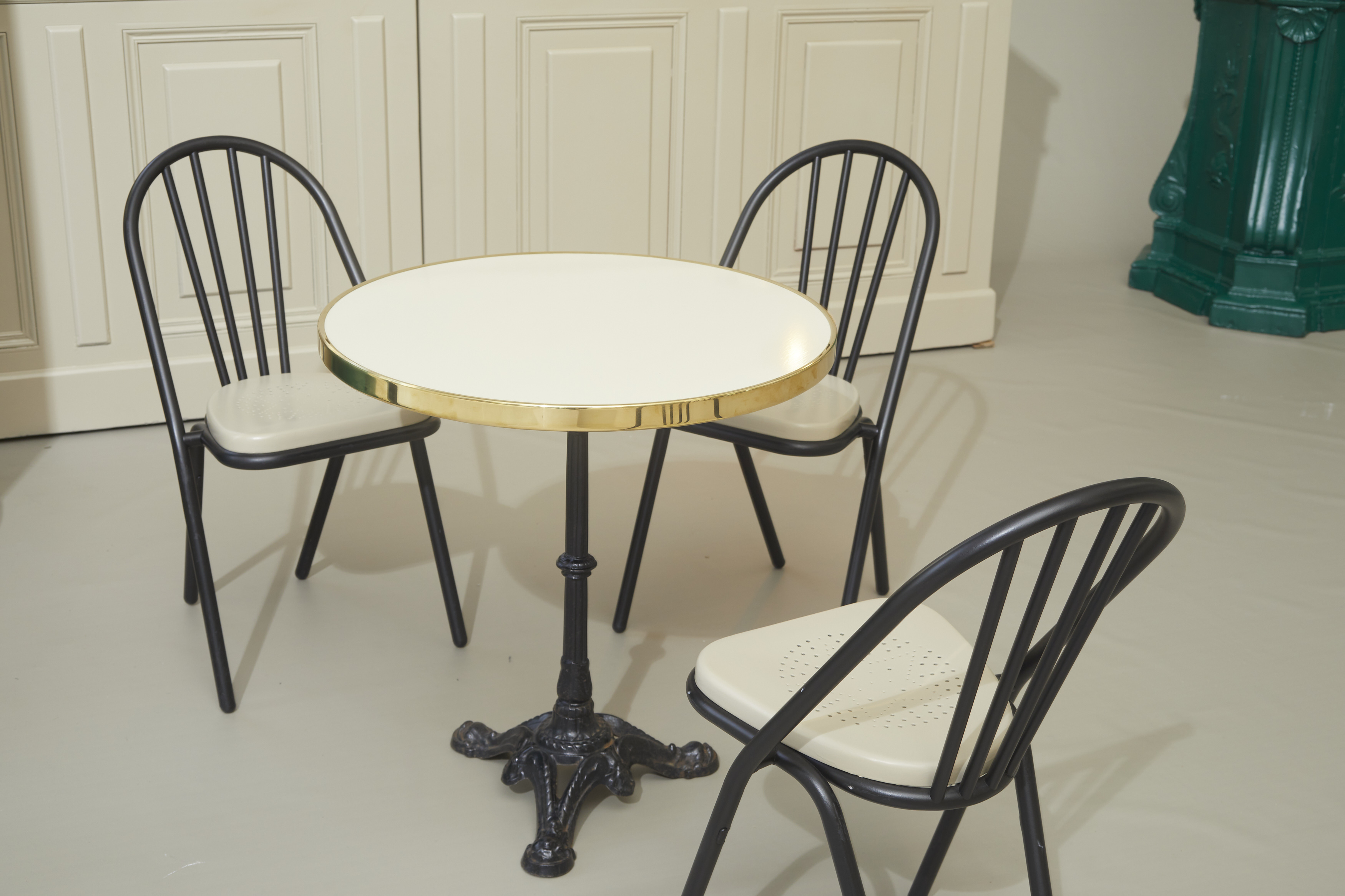 Illustration 3 du produit Bistrot Emaillé Round Pedestal Table